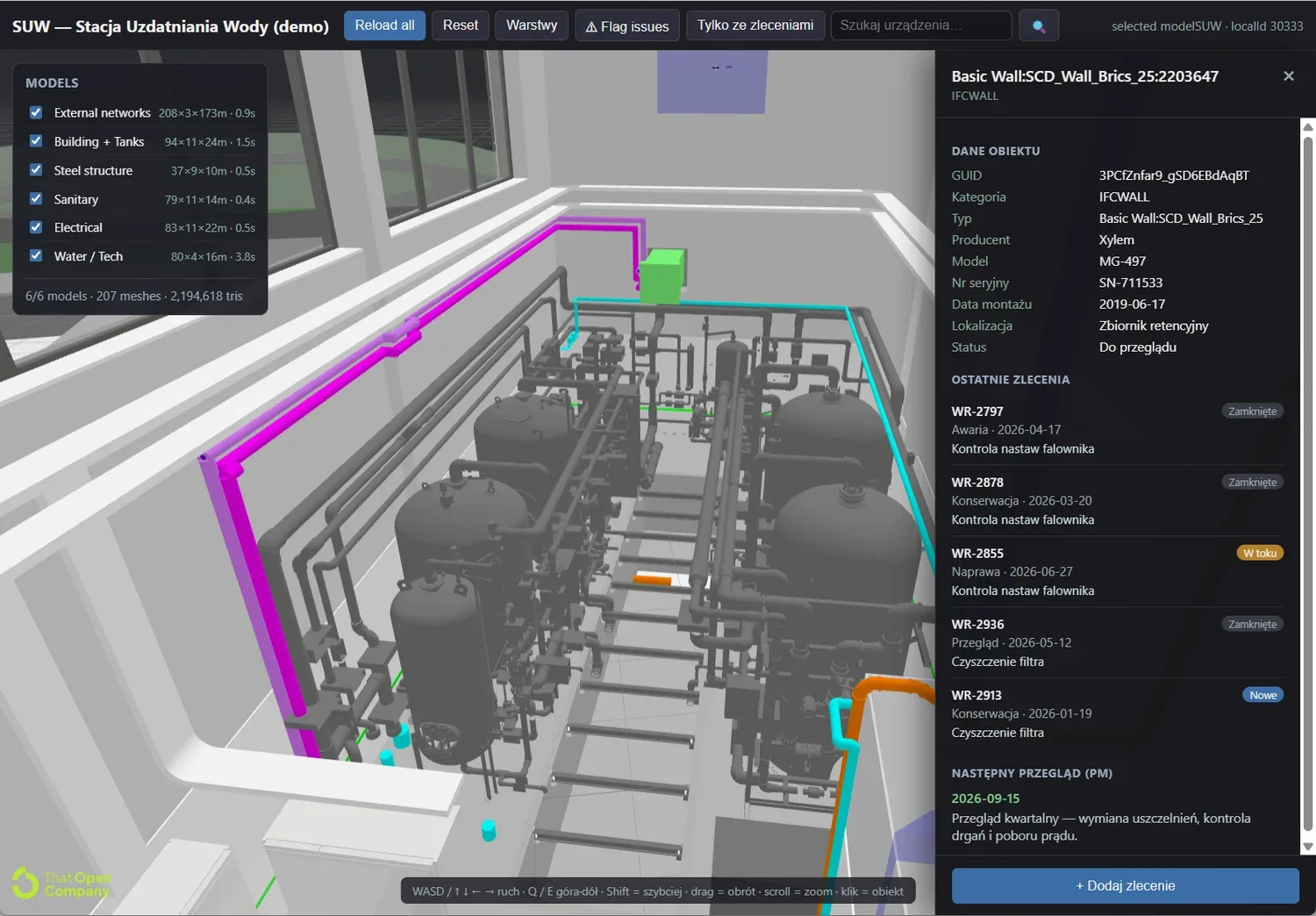 Podgląd 3D instalacji SUW w SimplyMobile — model BIM z panelem danych urządzenia, historią zleceń i następnym przeglądem (zrzut ekranu)